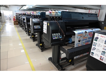 UV高精度彩白彩噴繪機共7臺